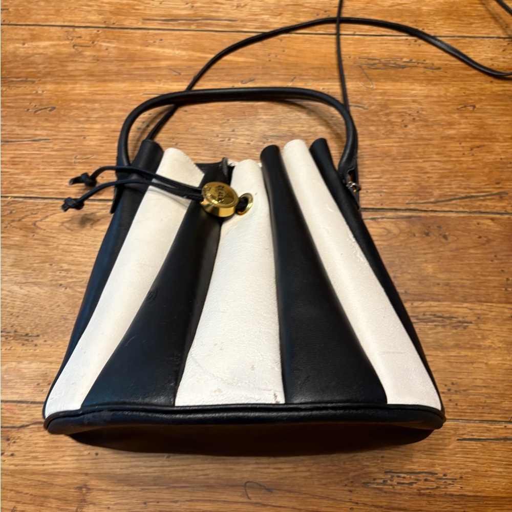 VTG-RARE Classic Black&White Minimalist Unique Parisian Made Art Deco Bucket Bag